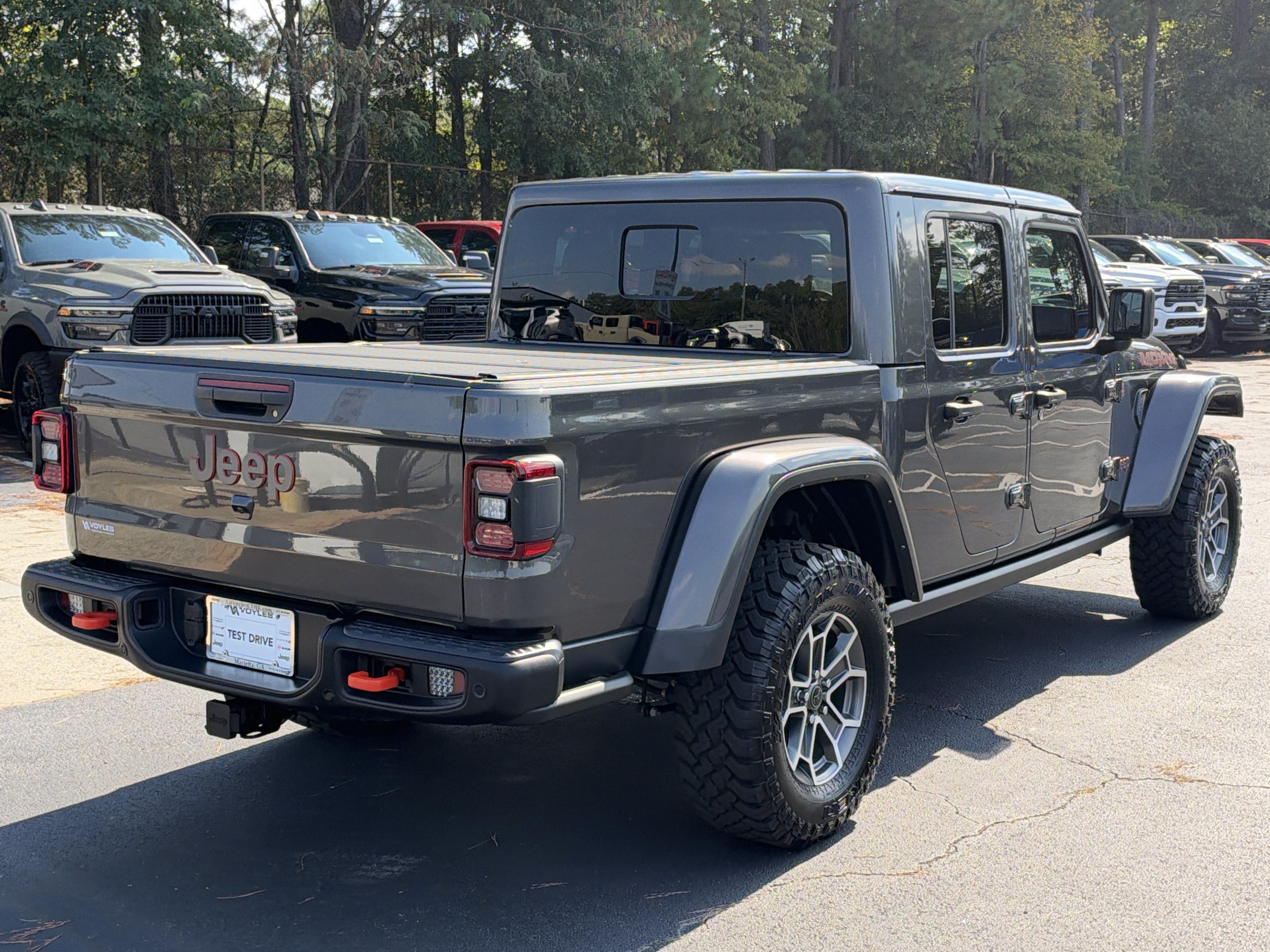 Used 2024 Jeep Gladiator Mojave AWD/4WD image 8