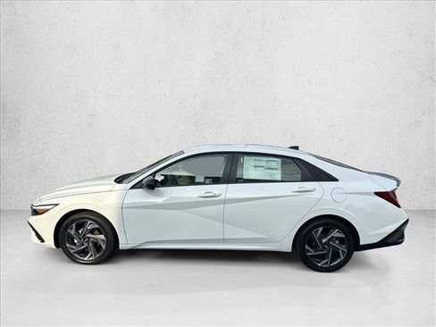 Certified 2025 Hyundai Elantra SEL image 5