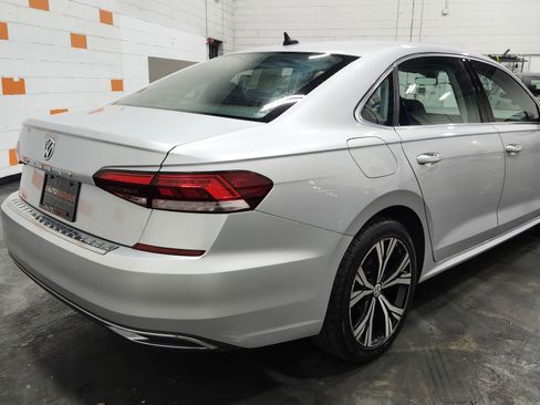 Used 2021 Volkswagen Passat 2.0T SE image 16