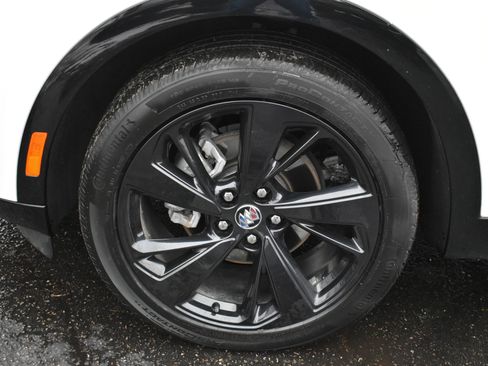 Used 2023 Buick Envision Essence w/ Technology Package I image 9