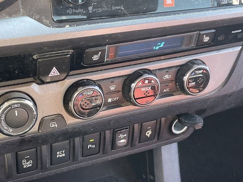 Used 2017 Toyota Tacoma TRD Off-Road image 7