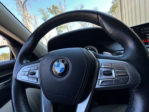 Used 2018 BMW 740e xDrive image 23