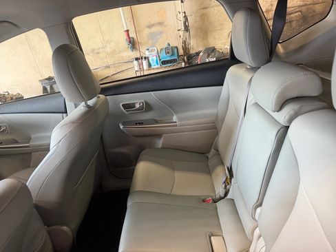 Used 2013 Toyota Prius V Five FWD image 33