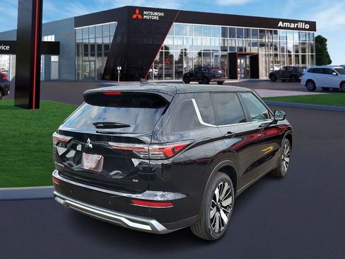 New 2025 Mitsubishi Outlander SE image 3