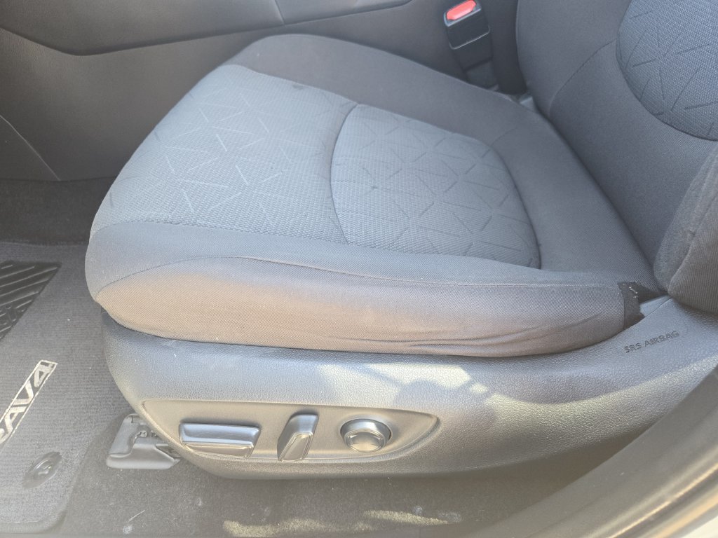 Used 2020 Toyota RAV4 XLE FWD image 25