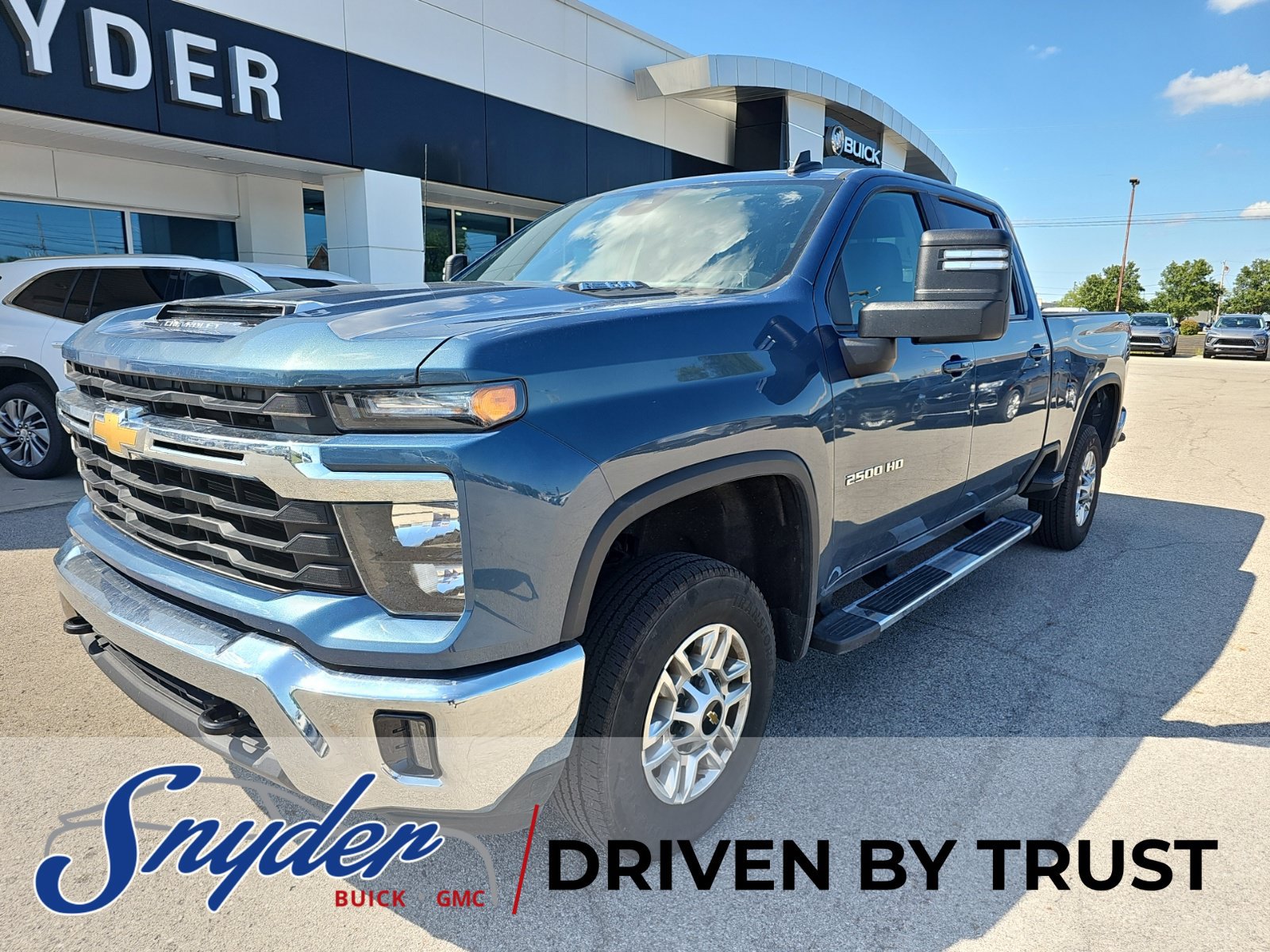 Used 2025 Chevrolet Silverado 2500 LT w/ Convenience Package AWD/4WD image 2