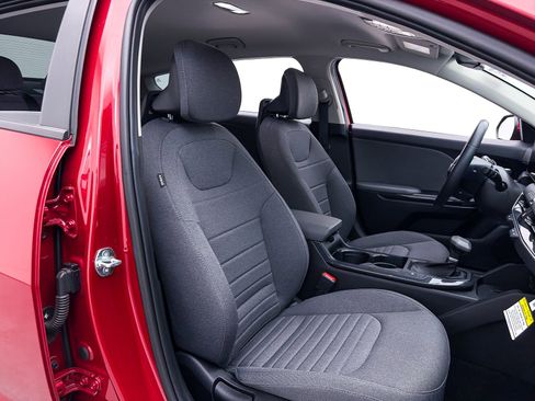 Certified 2025 Kia K4 EX image 34