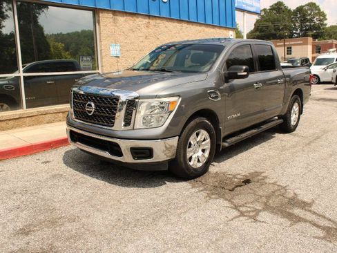 Used 2017 Nissan Titan PRO-4X AWD/4WD image 3