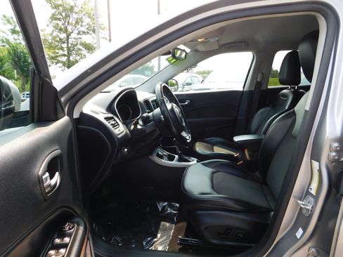 Used 2019 Jeep Compass Latitude w/ Popular Equipment Group AWD/4WD image 18