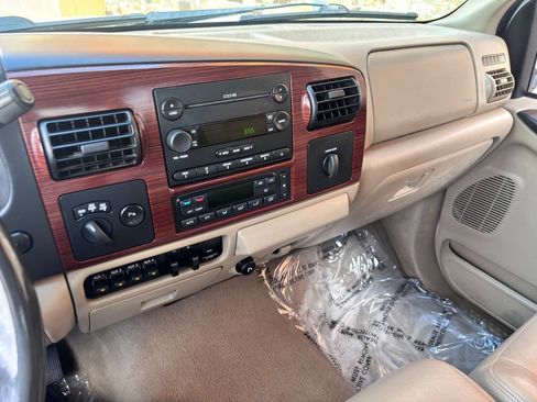 Used 2005 Ford F350 Lariat AWD/4WD image 15