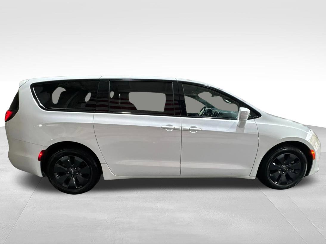 Used 2020 Chrysler Pacifica Touring w/ S Appearance Package FWD image 4