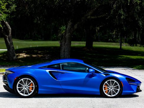 Used 2023 McLaren Artura PERFORMANCE image 14