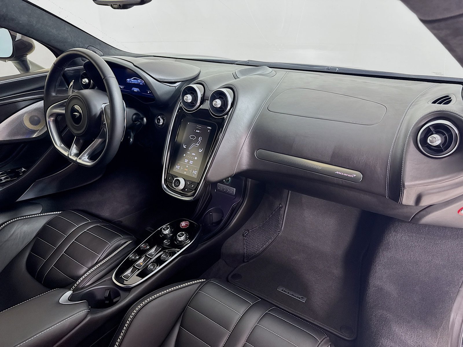 Used 2025 McLaren GTS RWD image 25