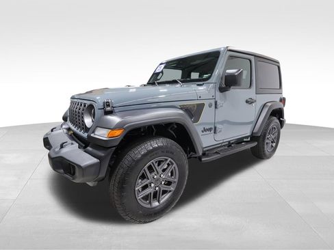 Used 2025 Jeep Wrangler Sport AWD/4WD image 8