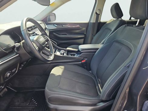 Used 2022 Jeep Grand Cherokee Laredo w/ Luxury Tech Group I AWD/4WD image 33