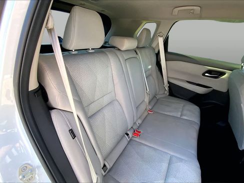 Used 2024 Nissan Rogue SV AWD/4WD image 18