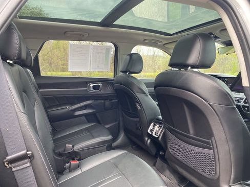 Certified 2022 Kia Sorento SX image 14