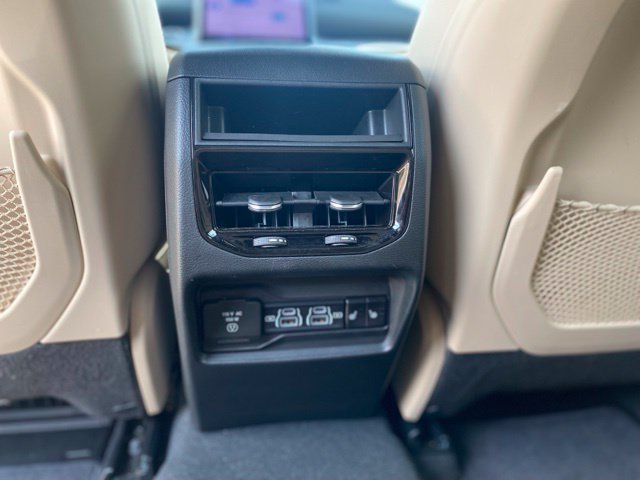 Used 2025 Jeep Grand Cherokee Limited RWD image 17
