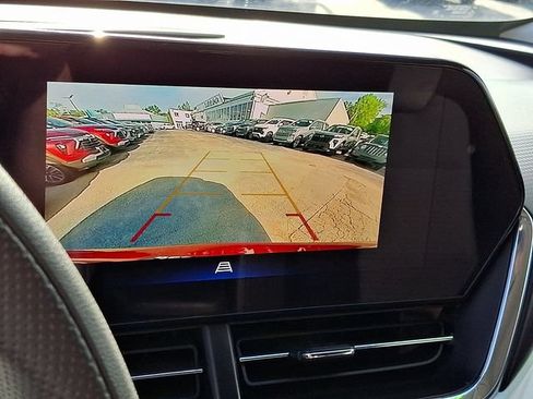 Used 2025 Chevrolet Trax LT FWD image 18
