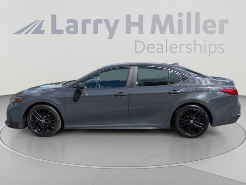 Used 2025 Toyota Camry SE FWD image 2