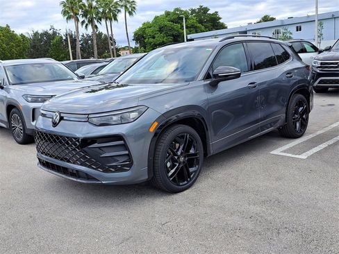 New 2026 Volkswagen Tiguan SE R-Line image 3