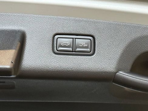 Used 2024 Kia Carnival EX FWD image 23
