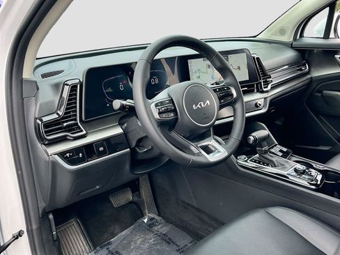 Used 2024 Kia Sportage EX image 9