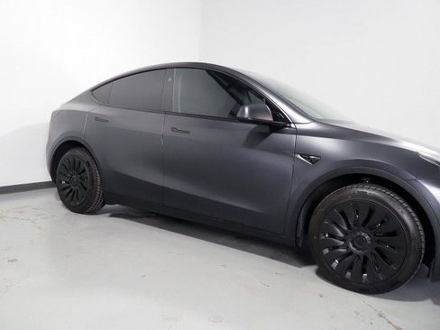 Used 2024 Tesla Model Y 2WD image 46