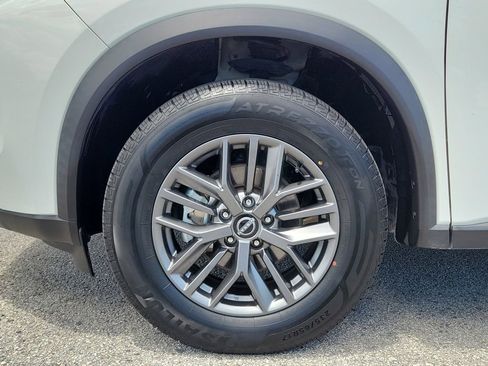 Used 2023 Nissan Rogue S FWD image 6