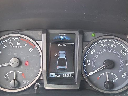 Used 2023 Toyota Tacoma TRD Off-Road w/ TRD Premium Off Road Package AWD/4WD image 11