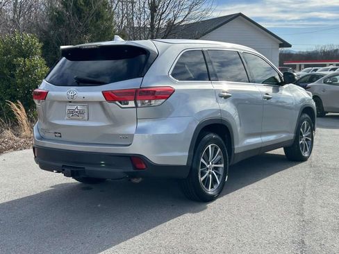 Used 2019 Toyota Highlander XLE image 3