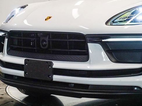 Used 2025 Porsche Macan AWD/4WD image 8