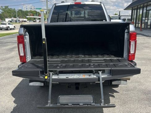 Used 2021 Ford F250 Lariat w/ Lariat Ultimate Package AWD/4WD image 12