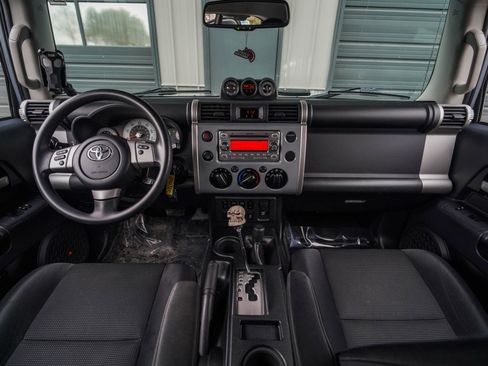 Used 2014 Toyota FJ Cruiser 4WD w/ Convenience Package image 16