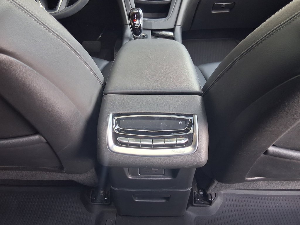 Used 2024 Cadillac XT6 Luxury w/ LPO, Floor Liner Package FWD image 24