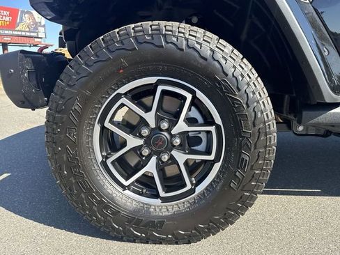 New 2025 Jeep Gladiator Rubicon image 16