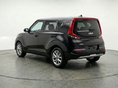 Used 2025 Kia Soul LX w/ LX Technology Package image 6