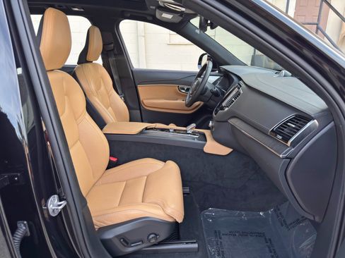 Used 2024 Volvo XC90 T8 Ultimate w/ Lounge Package AWD/4WD image 16