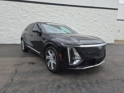 Certified 2024 Cadillac Lyriq Tech w/ Driver Assist Package AWD/4WD image 9