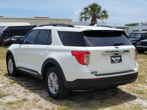 Used 2023 Ford Explorer XLT RWD image 3