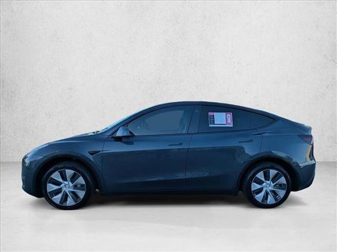Used 2021 Tesla Model Y Long Range image 9