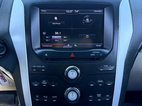 Used 2013 Ford Explorer XLT image 27