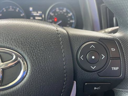 Used 2018 Toyota RAV4 LE w/ Carpet Mat Package FWD image 18