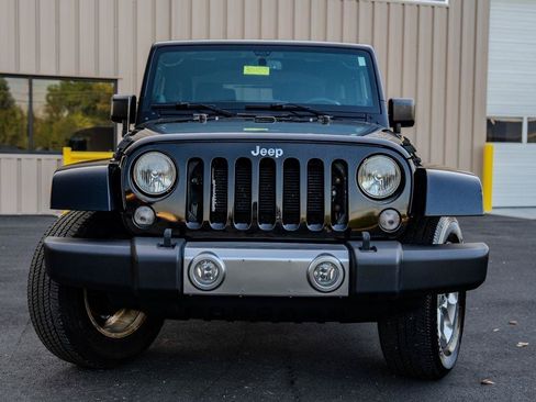 Used 2014 Jeep Wrangler Sahara w/ Connectivity Group AWD/4WD image 7