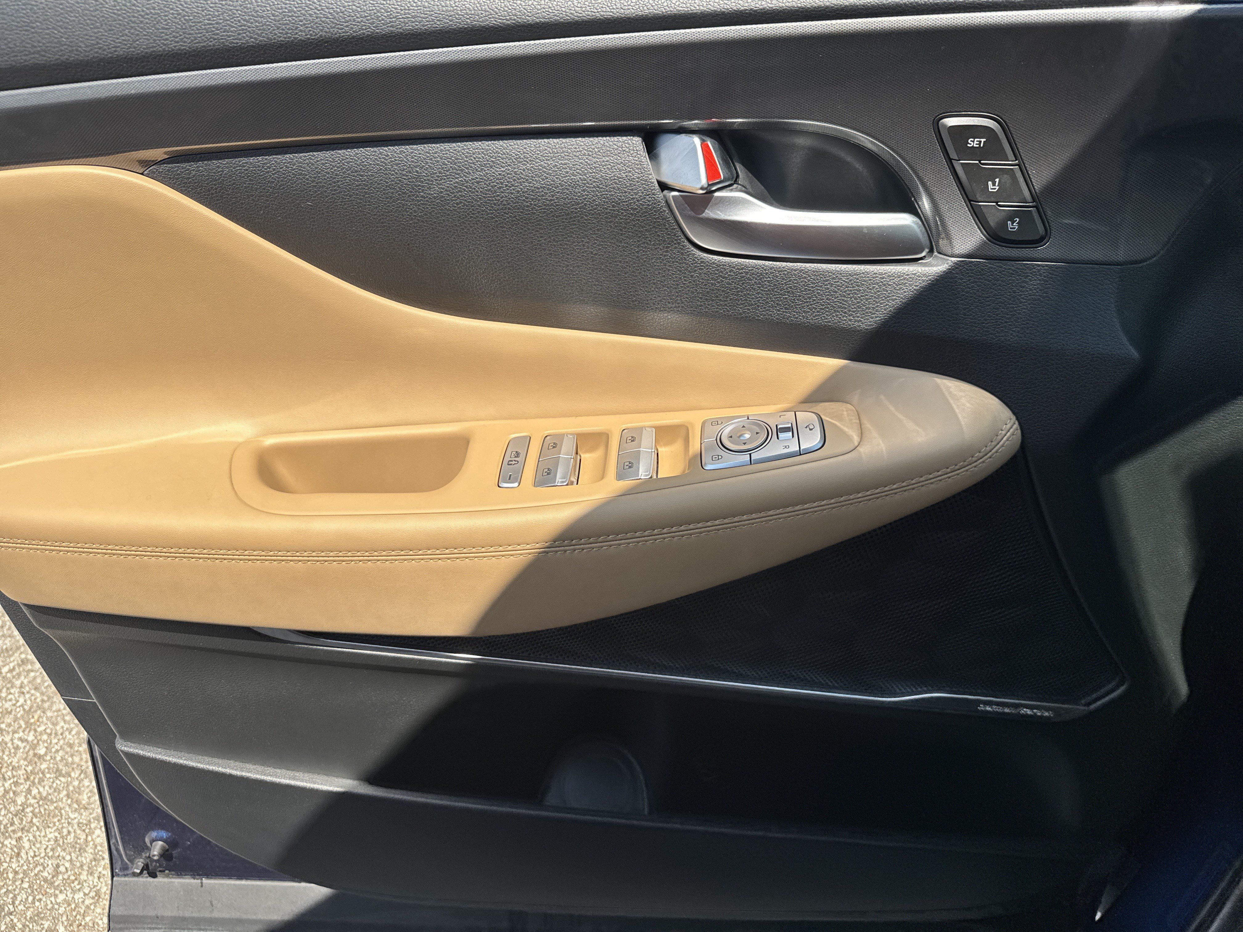 Used 2023 Hyundai Santa Fe Calligraphy FWD image 9