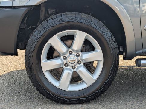 Used 2015 Nissan Titan SL w/ SL Moonroof Package AWD/4WD image 40