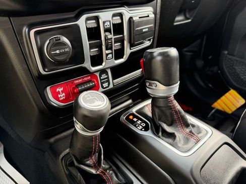 Used 2022 Jeep Gladiator Rubicon w/ Cold Weather Group AWD/4WD image 21