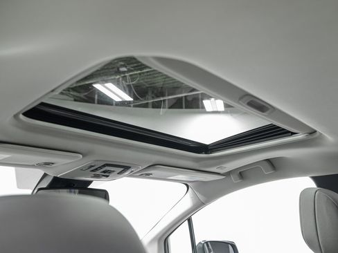 Used 2025 Toyota Sienna LE w/ LE Plus Package image 25