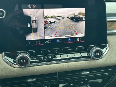 Used 2025 GMC Canyon Denali image 30