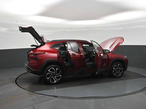 Used 2025 Chevrolet Trax RS w/ Driver Confidence Package image 28